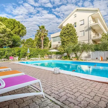 Refreshing In With Garden Apartment