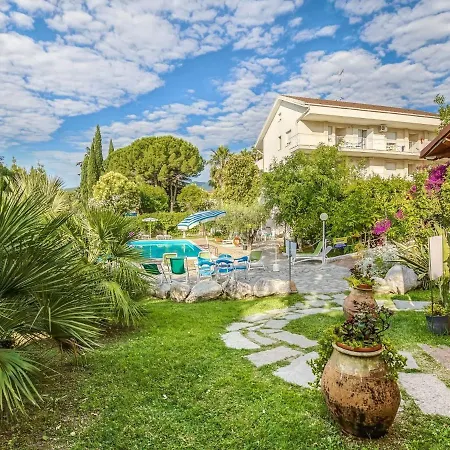 Apartment Refreshing In With Garden