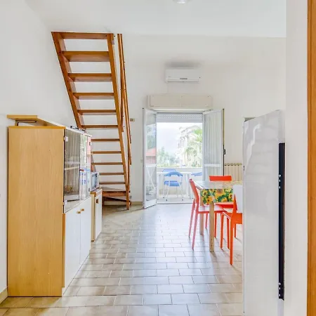 Refreshing In With Garden Apartment