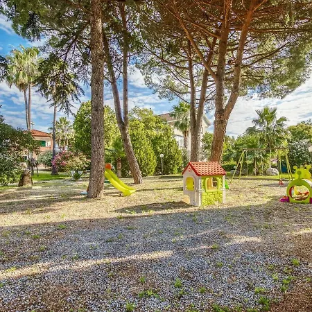Refreshing In With Garden Apartment